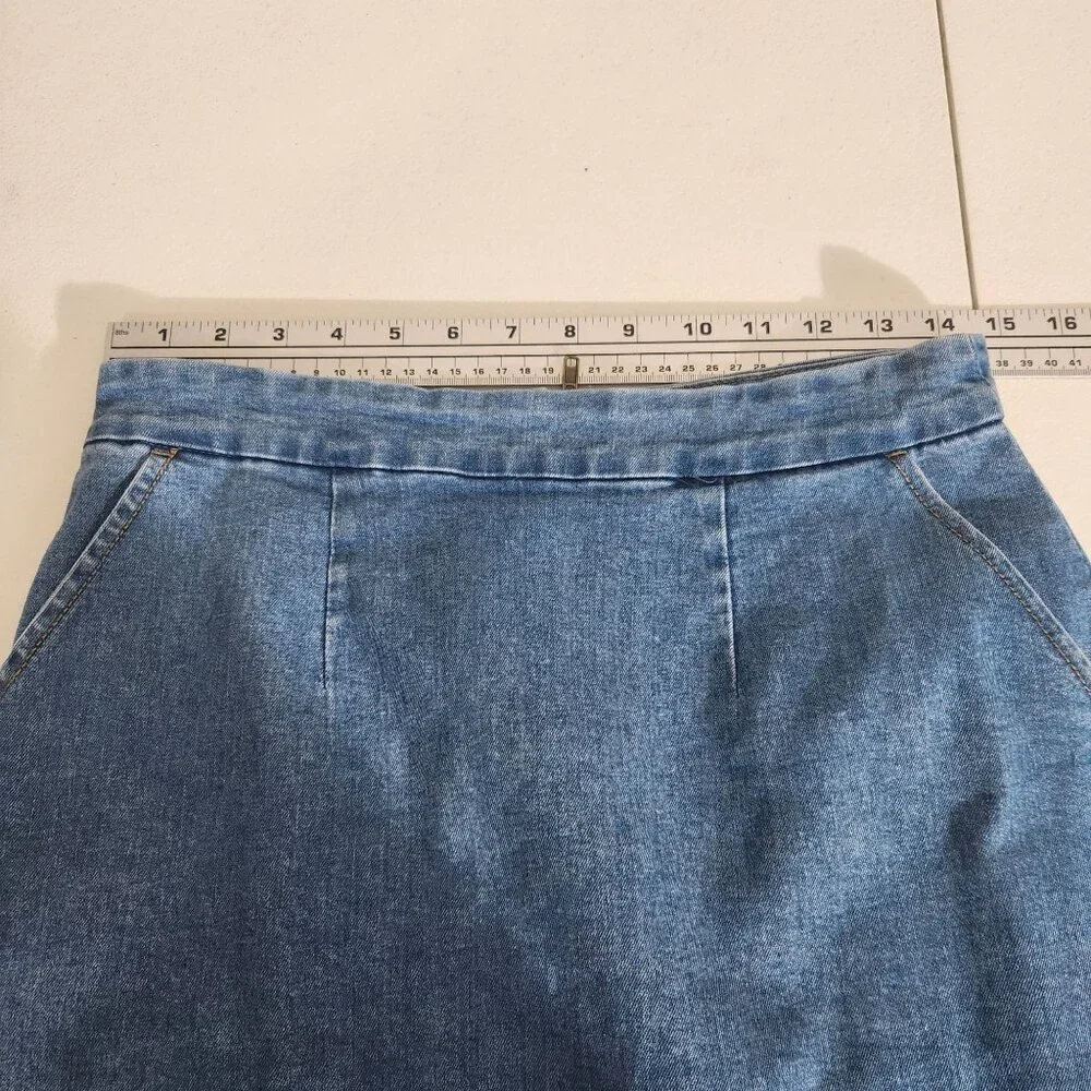 Forever 21 Skirt Womens Blue Denim Mini Medium Frayed Zipper Closure